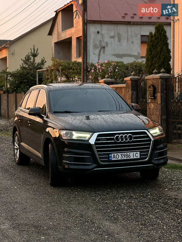 Позашляховик / Кросовер Audi Q7 2016 в Виноградові