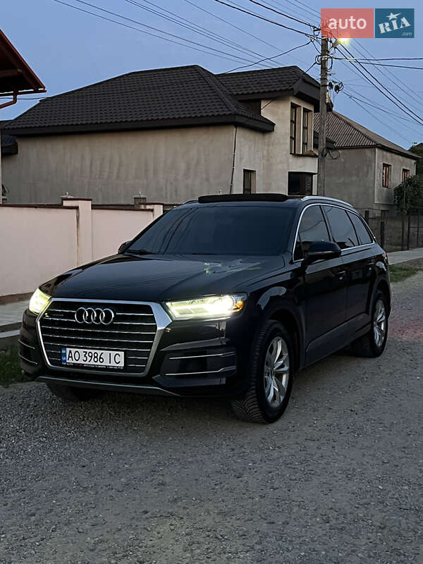 Позашляховик / Кросовер Audi Q7 2016 в Виноградові