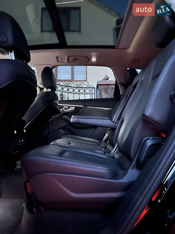 Позашляховик / Кросовер Audi Q7 2016 в Виноградові