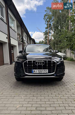 Позашляховик / Кросовер Audi Q7 2020 в 