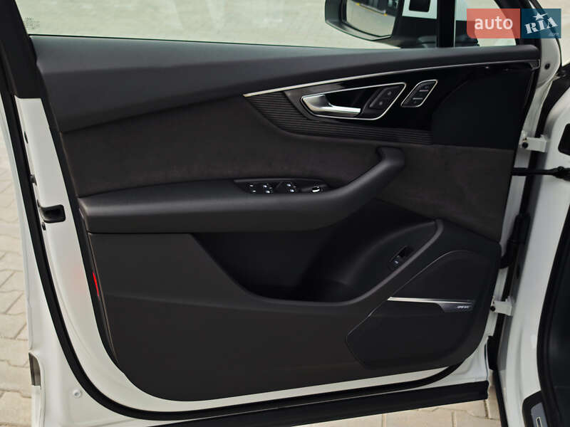 Позашляховик / Кросовер Audi Q7 2016 в Дубні