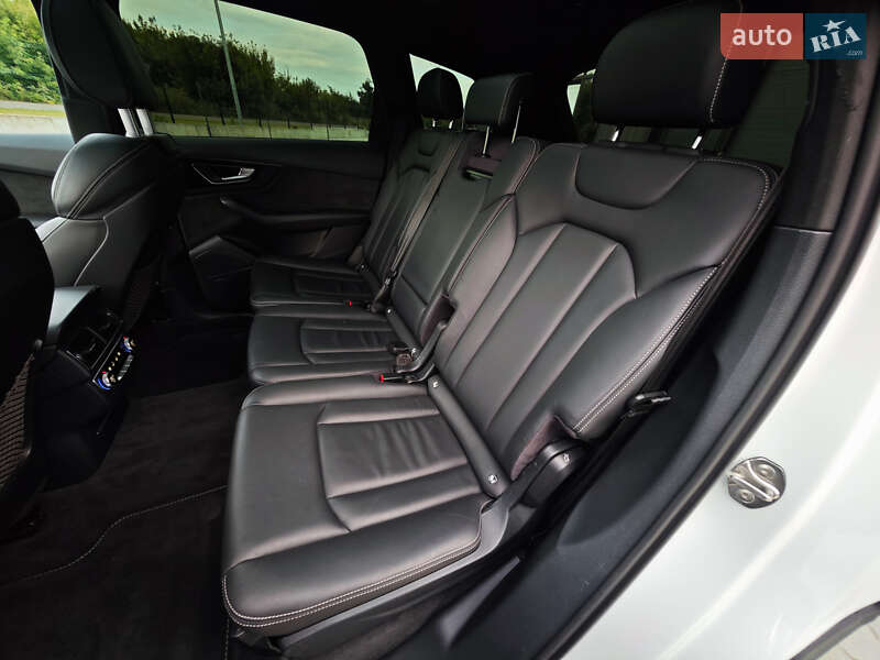 Позашляховик / Кросовер Audi Q7 2016 в Дубні