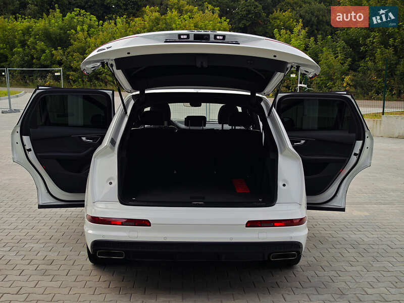 Позашляховик / Кросовер Audi Q7 2016 в Дубні