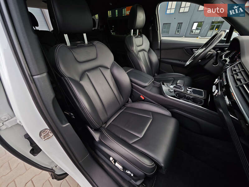 Позашляховик / Кросовер Audi Q7 2016 в Дубні