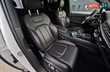 Внедорожник / Кроссовер Audi Q7 2016 в 