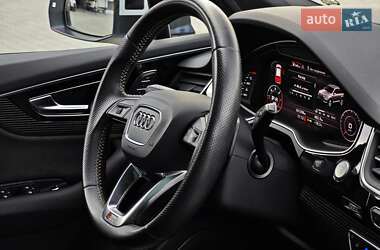 Внедорожник / Кроссовер Audi Q7 2016 в 