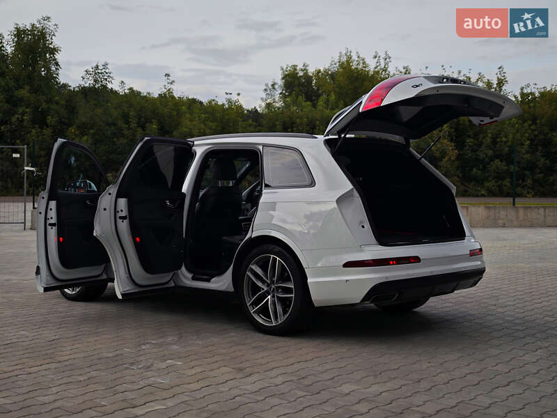 Позашляховик / Кросовер Audi Q7 2016 в Дубні