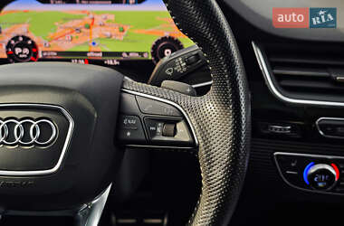 Внедорожник / Кроссовер Audi Q7 2016 в 