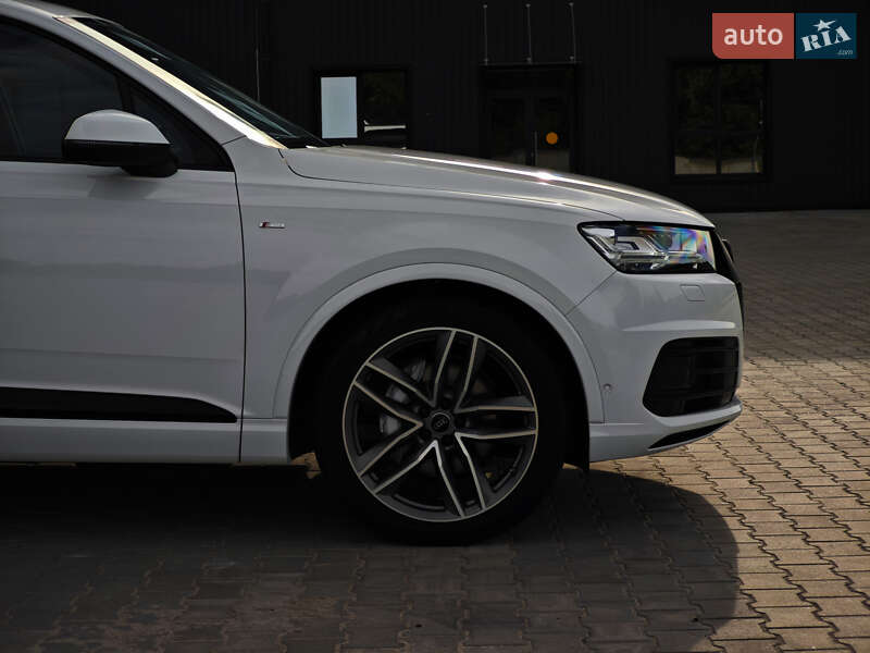 Позашляховик / Кросовер Audi Q7 2016 в Дубні