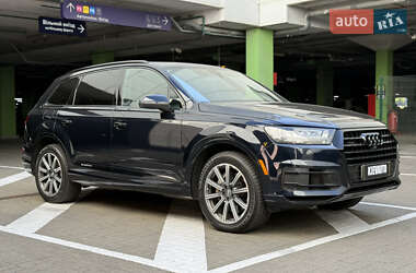 Внедорожник / Кроссовер Audi Q7 2016 в 