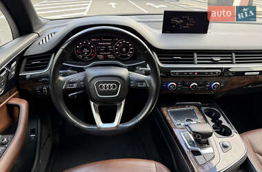 Внедорожник / Кроссовер Audi Q7 2016 в 