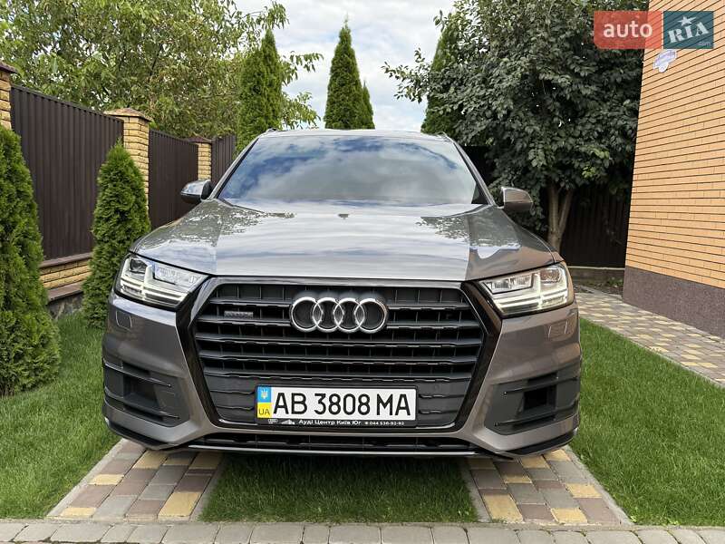 Внедорожник / Кроссовер Audi Q7 2017 в 
