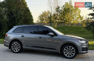 Внедорожник / Кроссовер Audi Q7 2017 в 