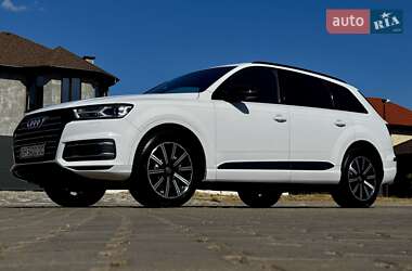 Внедорожник / Кроссовер Audi Q7 2017 в 