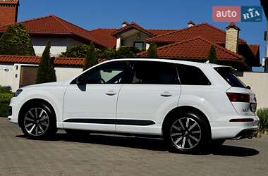Внедорожник / Кроссовер Audi Q7 2017 в 