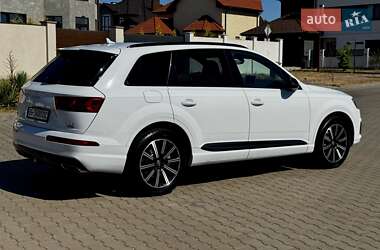 Внедорожник / Кроссовер Audi Q7 2017 в 