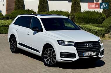 Внедорожник / Кроссовер Audi Q7 2017 в 