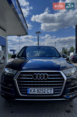 Внедорожник / Кроссовер Audi Q7 2016 в 