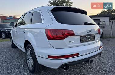Позашляховик / Кросовер Audi Q7 2015 в 