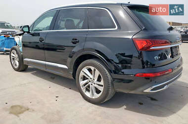 Позашляховик / Кросовер Audi Q7 2020 в 
