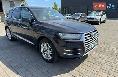 Позашляховик / Кросовер Audi Q7 2016 в 