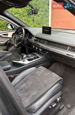Внедорожник / Кроссовер Audi Q7 2015 в 
