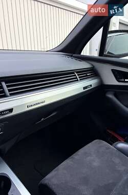 Внедорожник / Кроссовер Audi Q7 2015 в 