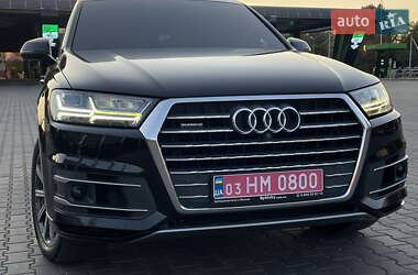 Внедорожник / Кроссовер Audi Q7 2017 в 