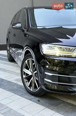 Позашляховик / Кросовер Audi Q7 2015 в 