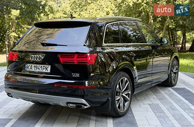 Позашляховик / Кросовер Audi Q7 2015 в 