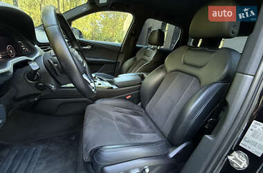 Позашляховик / Кросовер Audi Q7 2015 в 