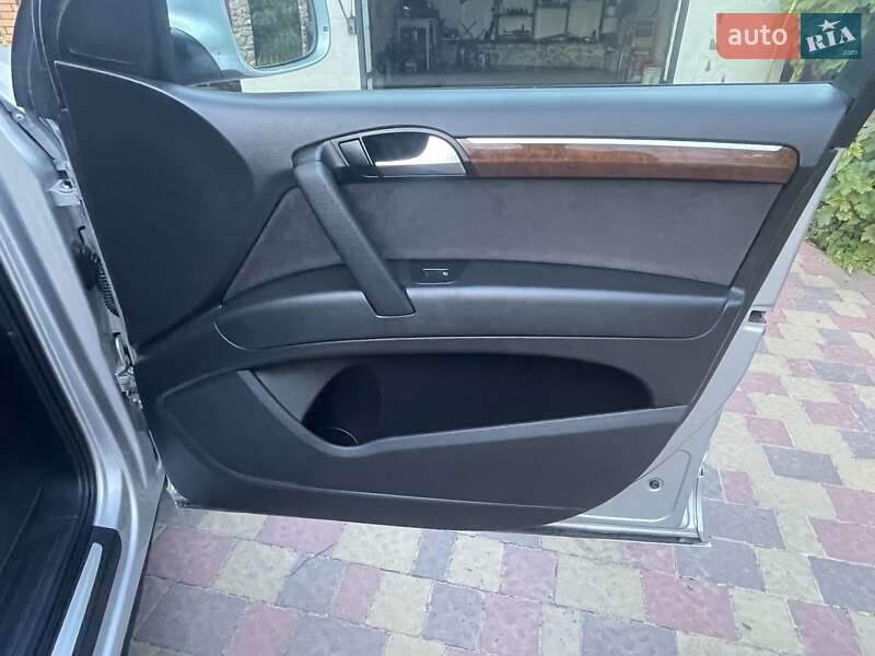 Позашляховик / Кросовер Audi Q7 2009 в Миргороді