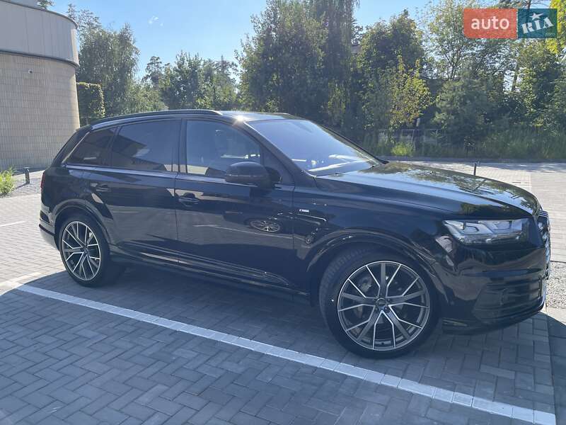 Внедорожник / Кроссовер Audi Q7 2017 в Киеве