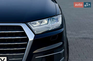 Позашляховик / Кросовер Audi Q7 2016 в 