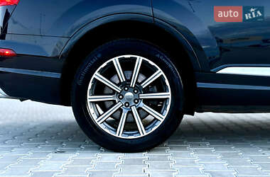 Позашляховик / Кросовер Audi Q7 2016 в 