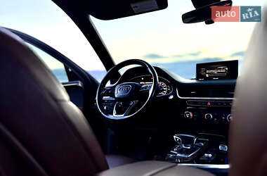Позашляховик / Кросовер Audi Q7 2016 в 