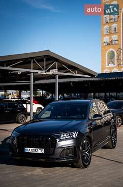 Позашляховик / Кросовер Audi Q7 2019 в 