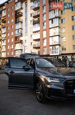 Позашляховик / Кросовер Audi Q7 2019 в 