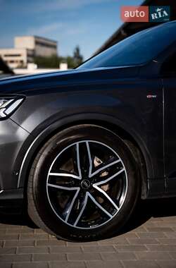 Позашляховик / Кросовер Audi Q7 2019 в 