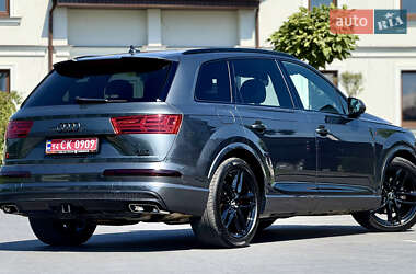 Внедорожник / Кроссовер Audi Q7 2017 в 