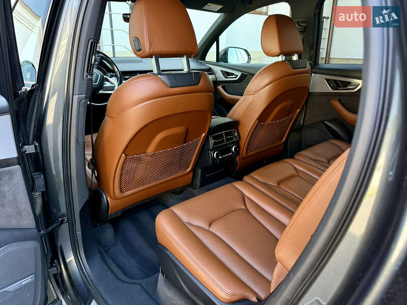 Позашляховик / Кросовер Audi Q7 2017 в Львові