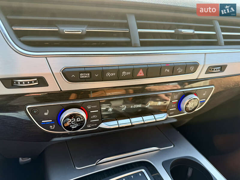Позашляховик / Кросовер Audi Q7 2017 в Львові