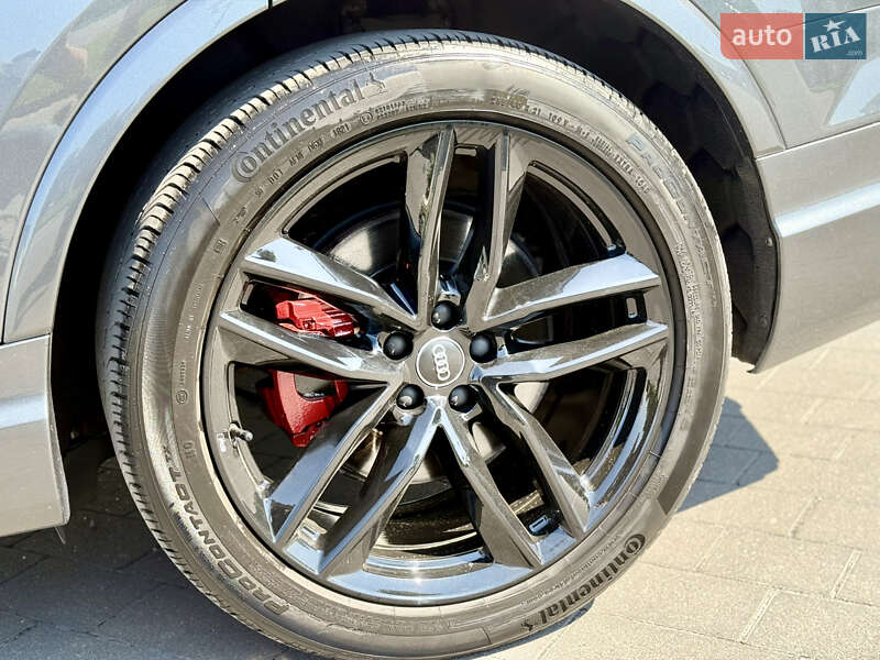 Позашляховик / Кросовер Audi Q7 2017 в Львові