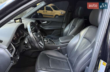 Внедорожник / Кроссовер Audi Q7 2016 в 