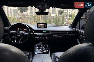Внедорожник / Кроссовер Audi Q7 2016 в 