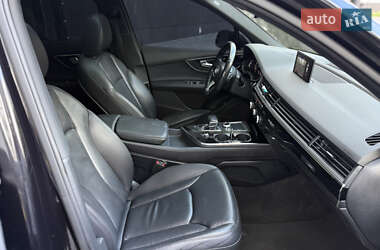 Внедорожник / Кроссовер Audi Q7 2016 в 