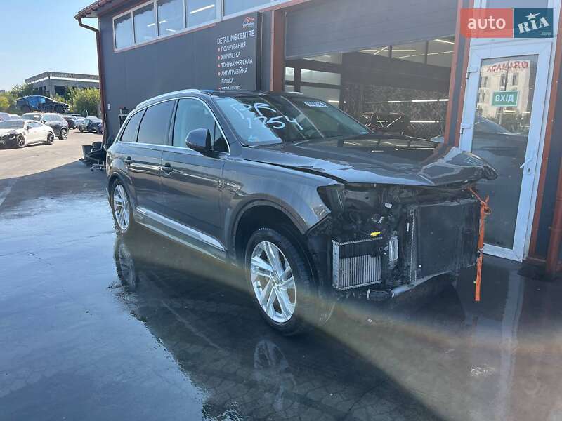 Внедорожник / Кроссовер Audi Q7 2020 в 