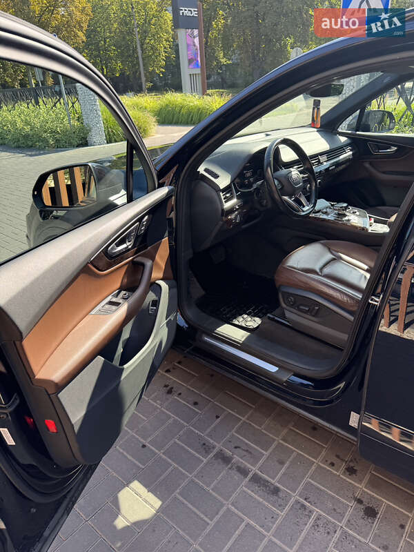 Внедорожник / Кроссовер Audi Q7 2016 в Черкассах