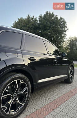 Внедорожник / Кроссовер Audi Q7 2018 в 