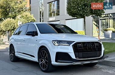 Внедорожник / Кроссовер Audi Q7 2021 в 
